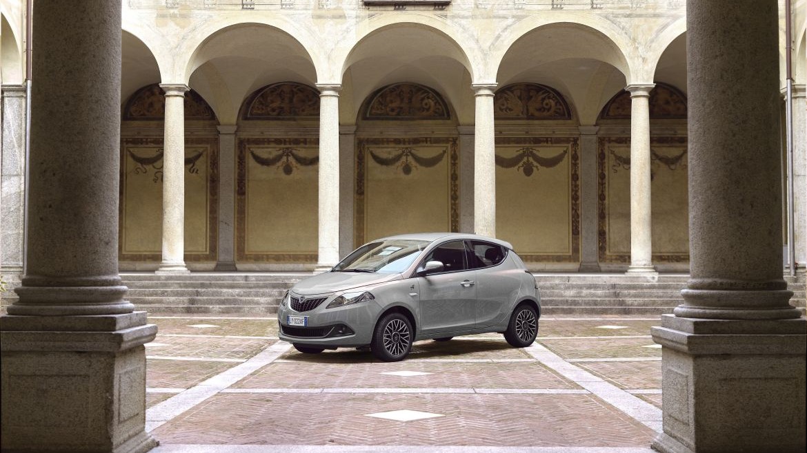 Galleria foto 'Lancia Ypsilon Vs Renault Clio: la Sfida delle Utilitarie di Classe!' - foto 2