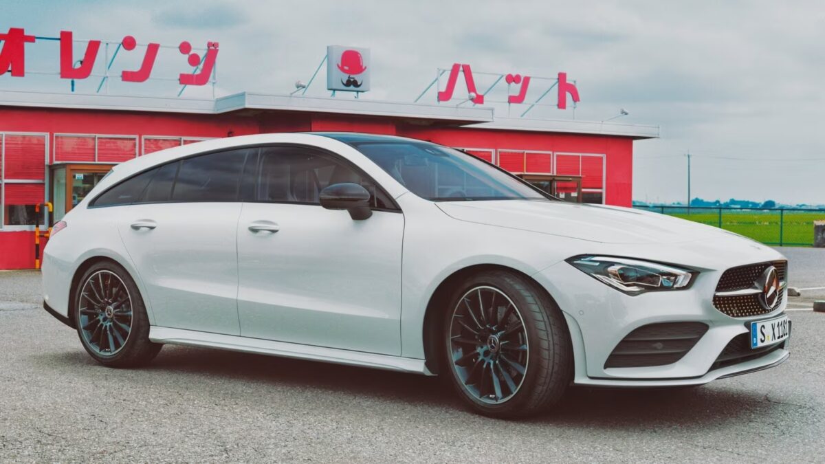 Galleria foto 'Mercedes Benz CLA vs Peugeot 508, la Sfida delle migliori Station Wagon Europee!' - foto 2