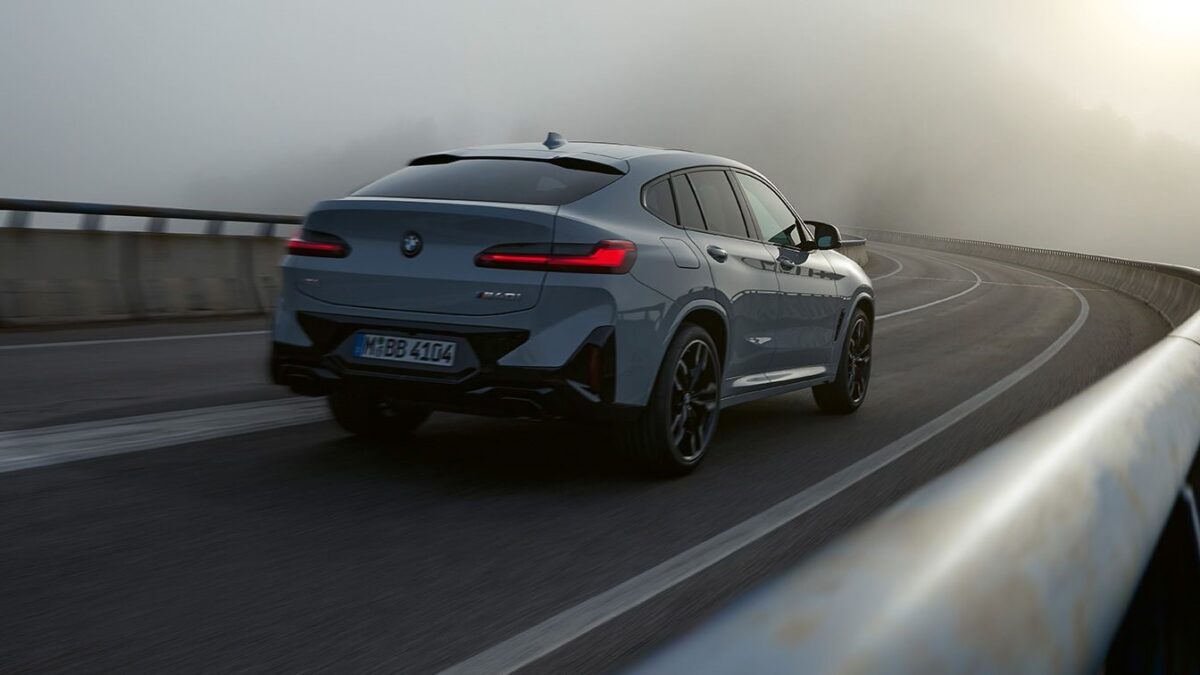 Galleria foto 'Mercedes GLC Coupé vs BMW X4, una Sfida di Lusso tra SUV Coupé!' - foto 3