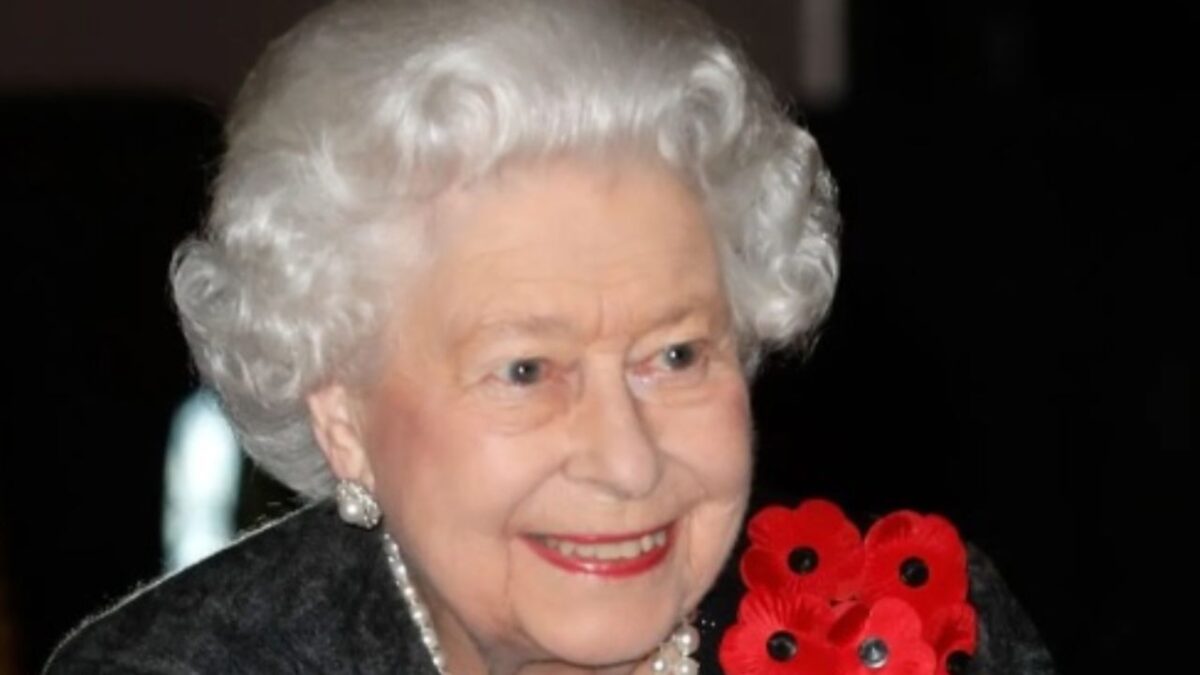 Elisabetta II, all’asta le lettere private della Regina: il Costo è da capogiro!