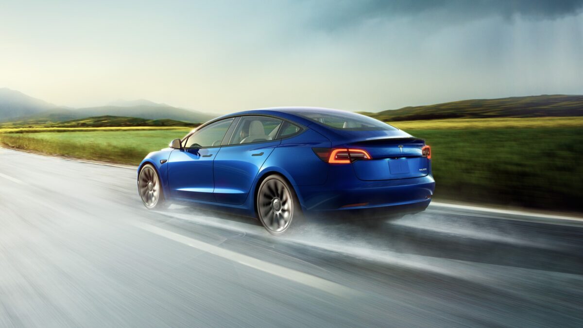 Galleria foto 'Elon Musk cala i Prezzi, Tesla Model 3 scende sotto i 40 mila Euro' - foto 2