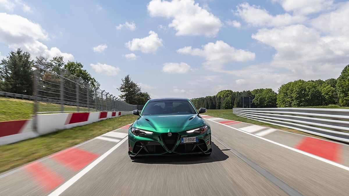 Galleria foto 'Alfa Romeo Giulia GTA vs BMW M3 CS, la sfida delle Super Berline!' - foto 2