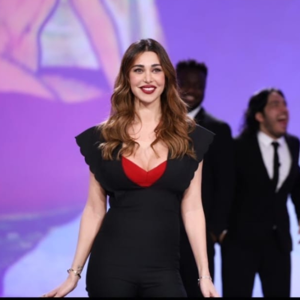 Galleria foto 'Belen Rodriguez, l’outfit indossato a Le Iene è vero lusso! Ecco quanto ha speso…' - foto 2