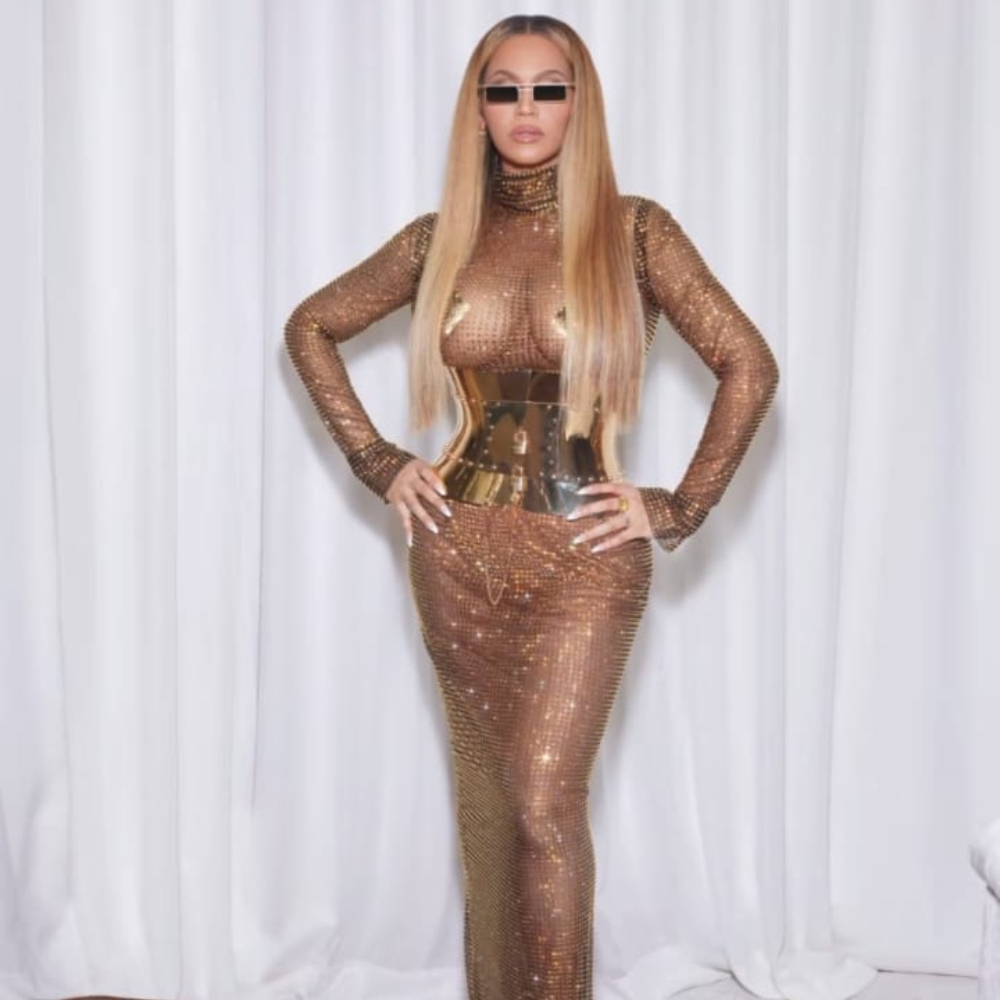 Galleria foto 'Beyoncé una dea in Dolce&Gabbana: l’abito tempestato di cristalli è vero Lusso!' - foto 1