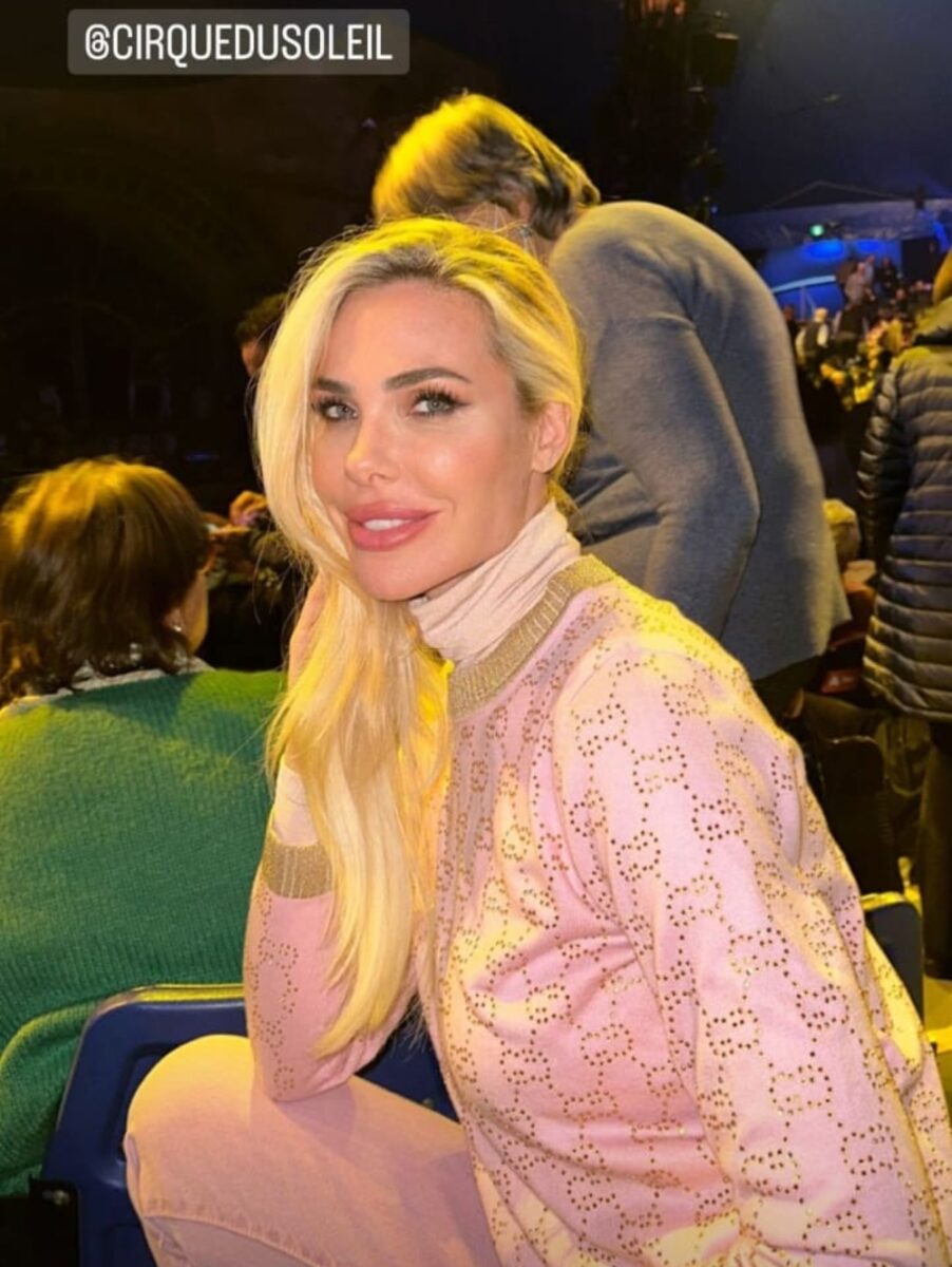 Galleria foto 'Ilary Blasi al circo, veste comoda ma non rinuncia al lusso!' - foto 1