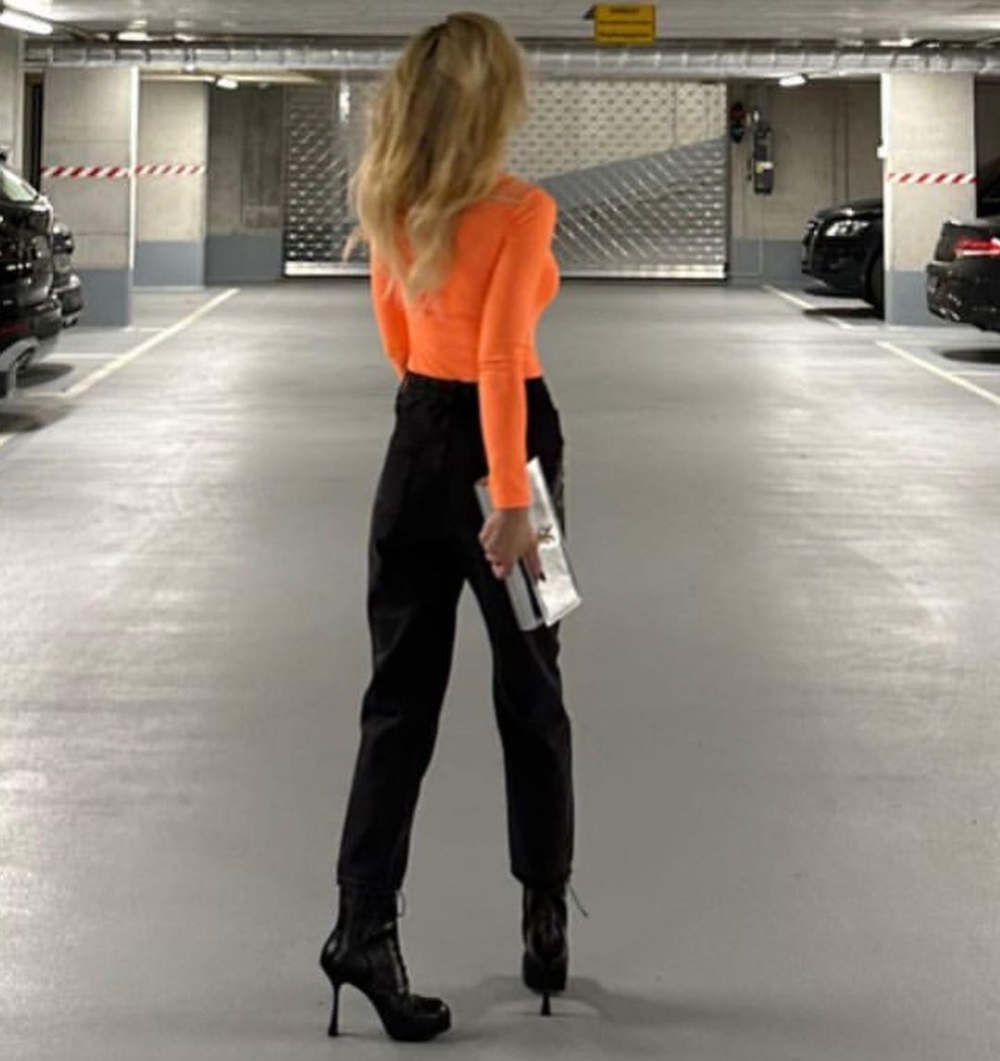 Galleria foto 'Ilary Blasi, vacanza d’amore con Bastian Muller: il look colorato è all’insegna del lusso!' - foto 3