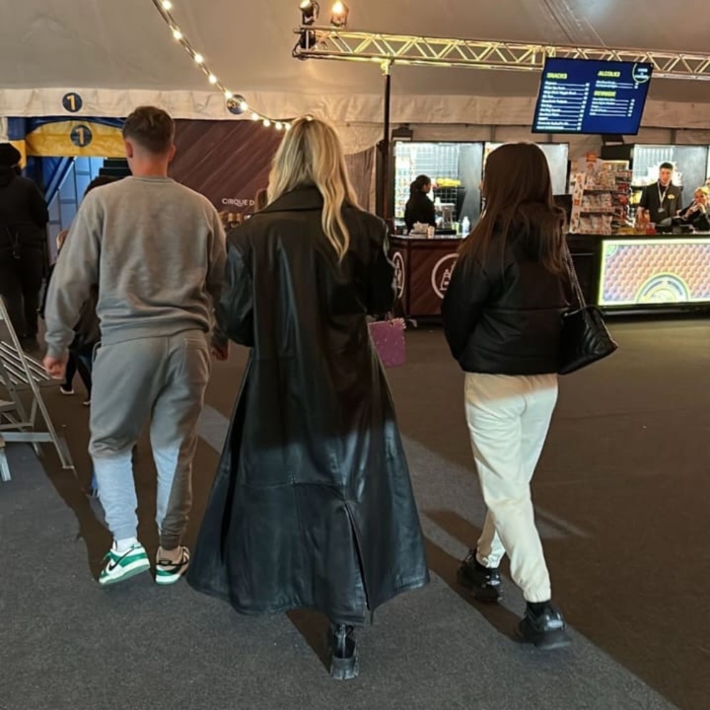 Galleria foto 'Ilary Blasi al circo, veste comoda ma non rinuncia al lusso!' - foto 2