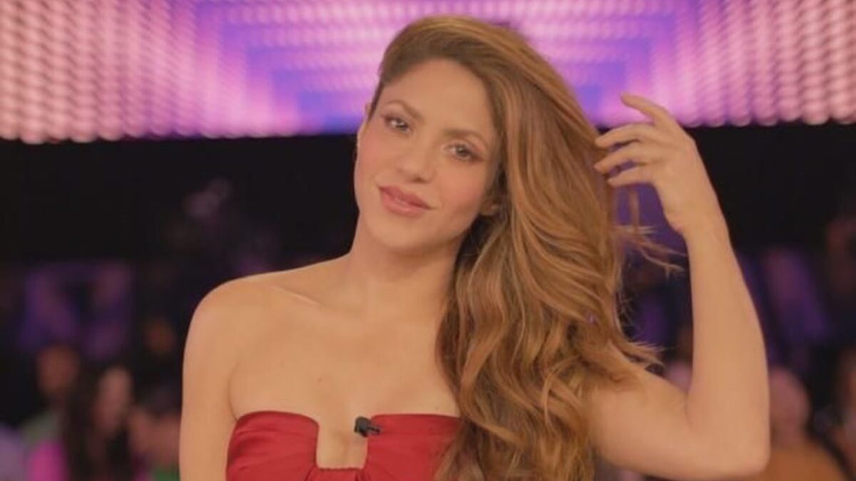 Shakira veste Dolce&Gabbana e Balenciaga: il look deluxe è costosissimo!