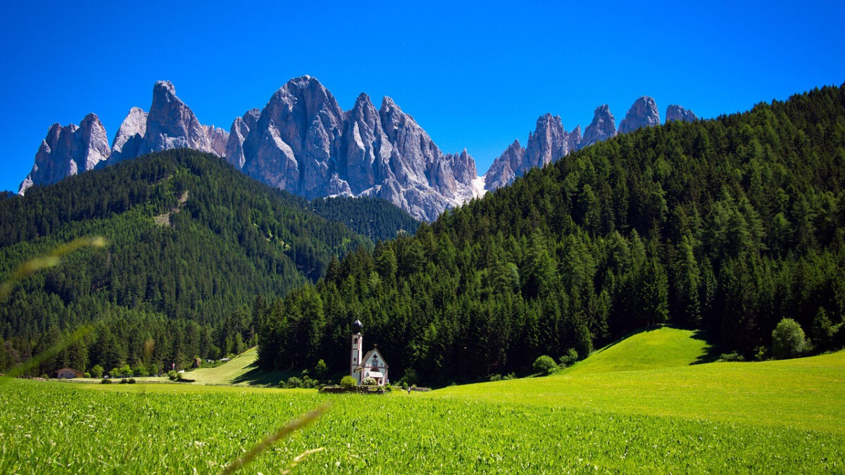 Val di Funes, 5 borghi e attrazioni imperdibili della perla del Trentino