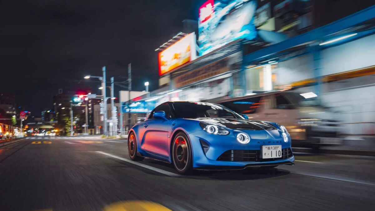 Alpine A110 vs Porsche Cayman: Supercar a confronto!