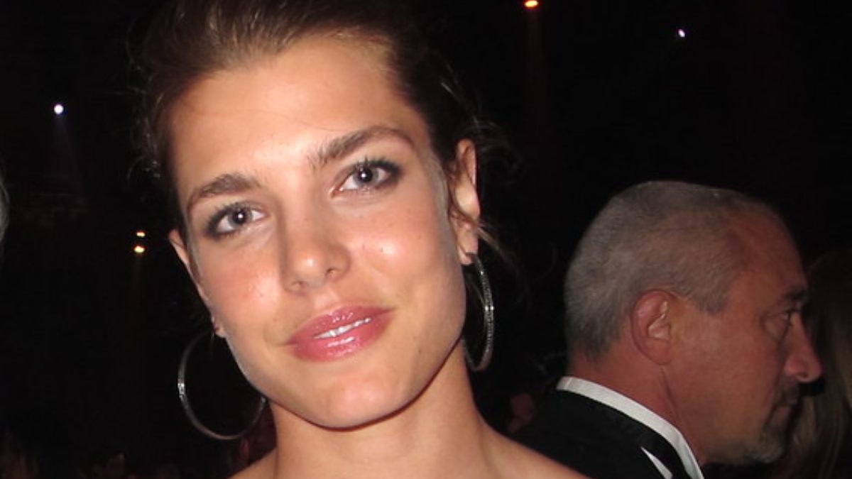 Charlotte Casiraghi “ricicla” l’abito di 18 anni fa: il vestito Griffatissimo nasconde un significato segreto!