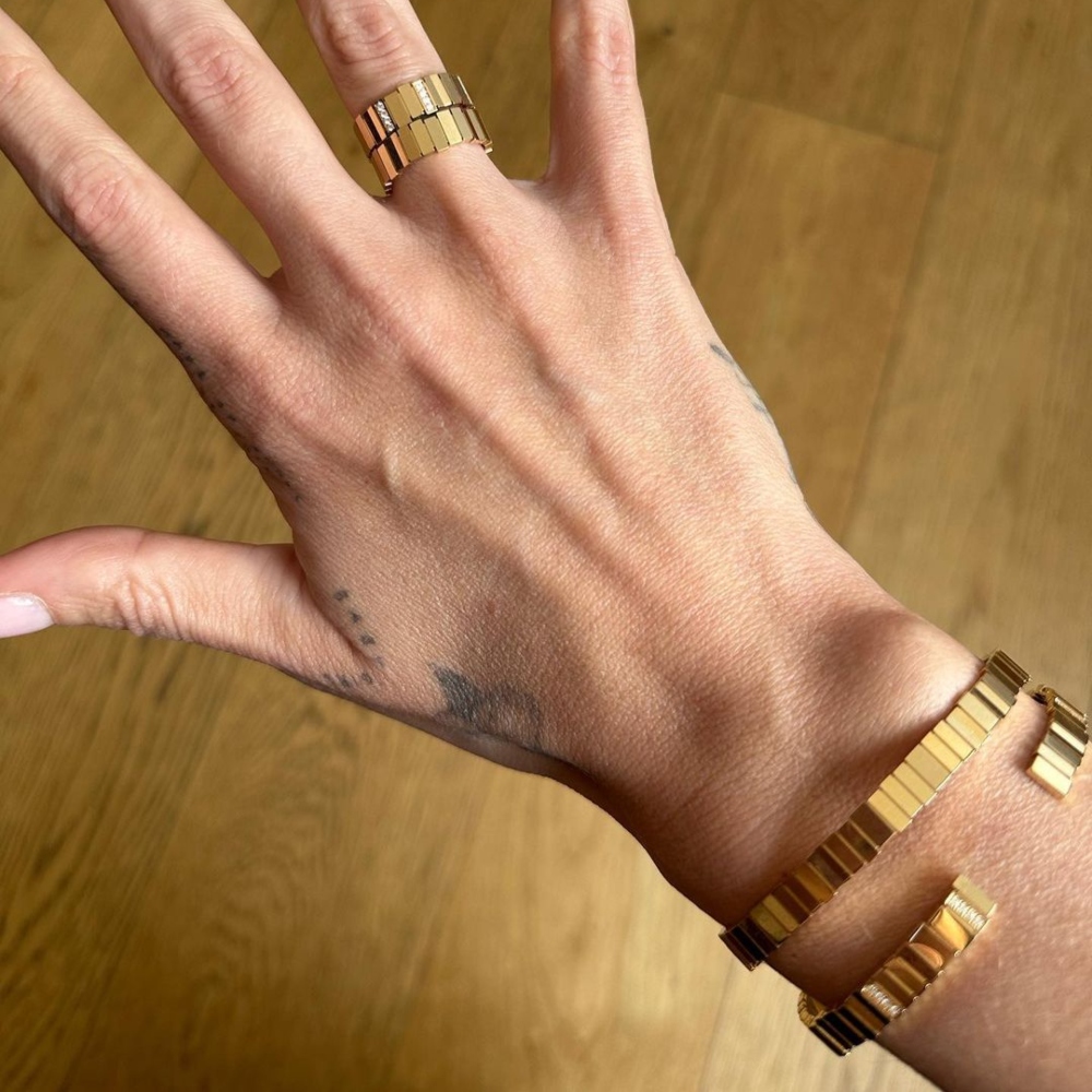 Galleria foto 'Chiara Ferragni, i suoi nuovi gioielli in oro e diamanti valgono una fortuna' - foto 1