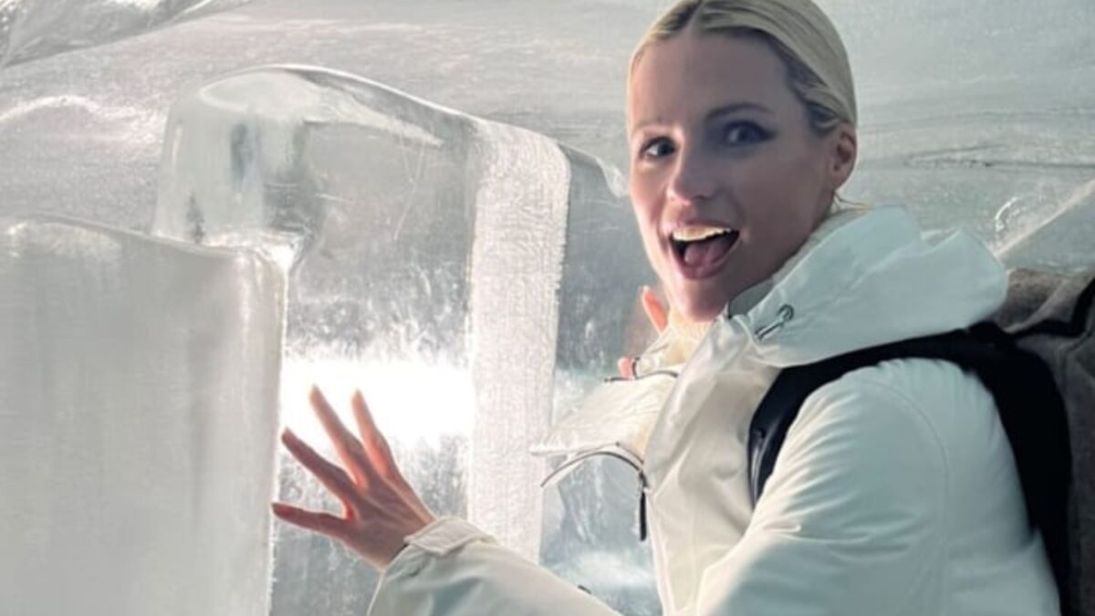 Michelle Hunziker non rinuncia al lusso: la sua tuta da neve è costosissima