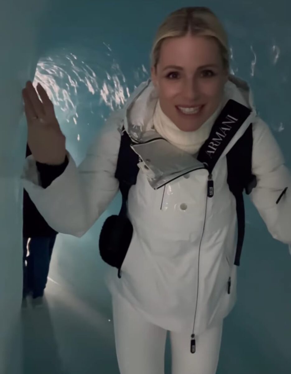 Galleria foto 'Michelle Hunziker non rinuncia al lusso: la sua tuta da neve è costosissima' - foto 2