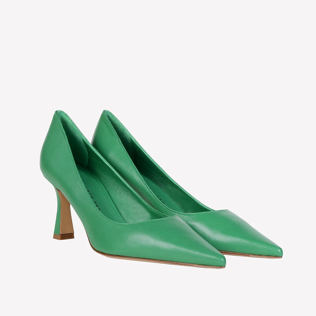 Galleria foto '13 Decolleté di tendenza per la Primavera che non puoi assolutamente lasciarti sfuggire' - foto 13