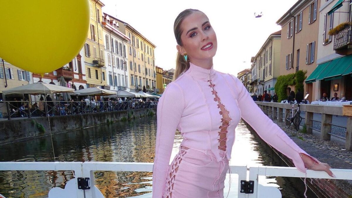 Valentina Ferragni alla Milano Design Week: lo stiloso Look Barbiecore è costosissimo!