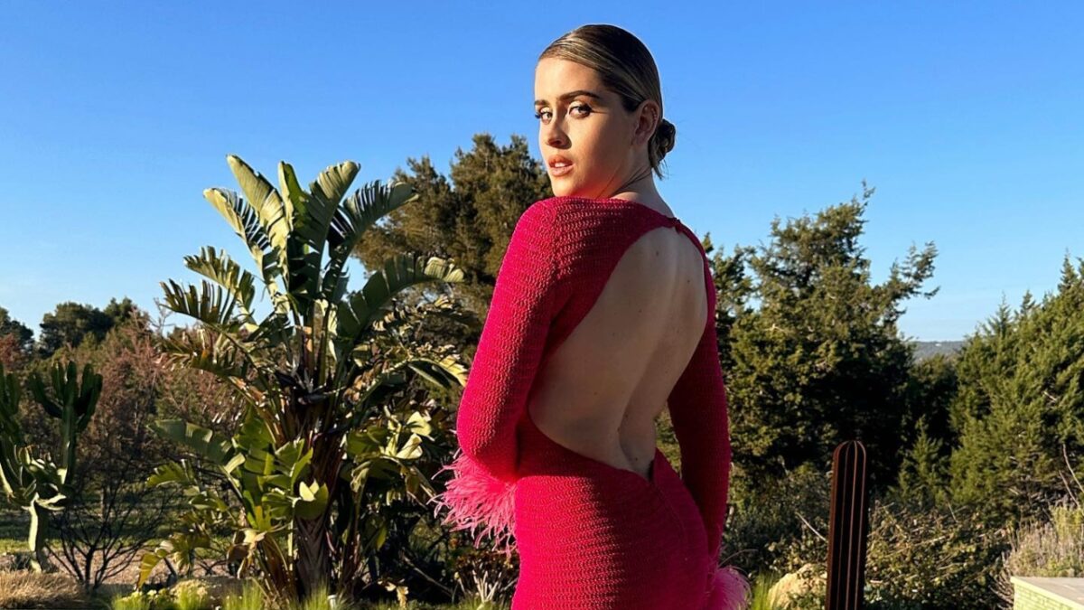 Valentina Ferragni fa tendenza con l’Abito midi con le Piume da quasi 3000 Euro