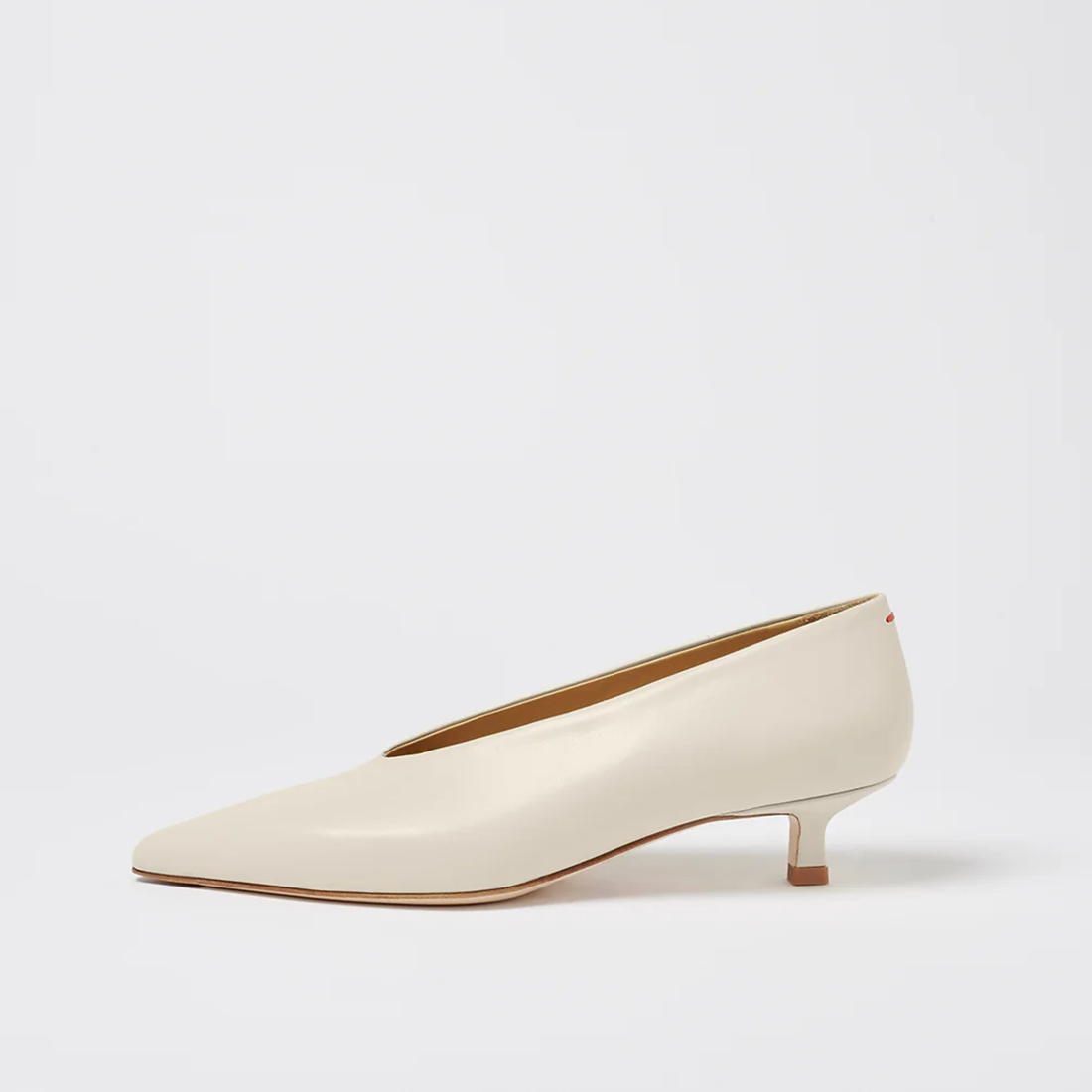 Galleria foto '13 Decolleté di tendenza per la Primavera che non puoi assolutamente lasciarti sfuggire' - foto 15