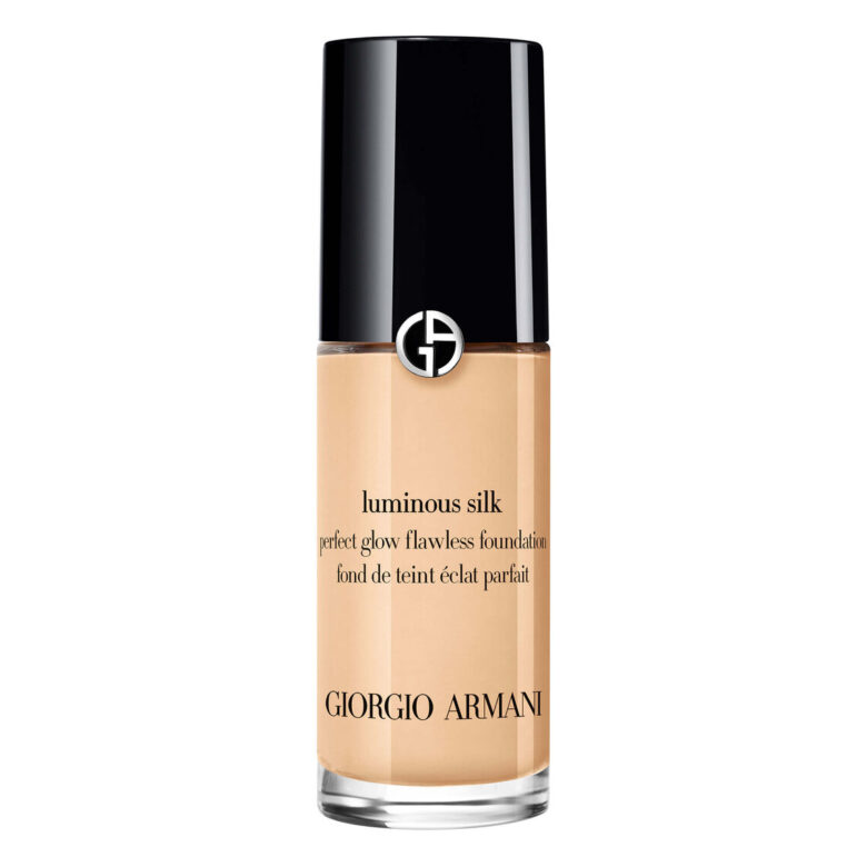 Luminous Silk Foundation di Armani Beauty,