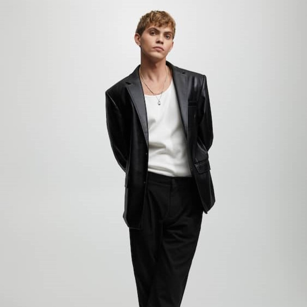 Galleria foto 'Pull&Bear, effetto Pelle: 6 giacche da uomo da mettere in Wishlist' - foto 4