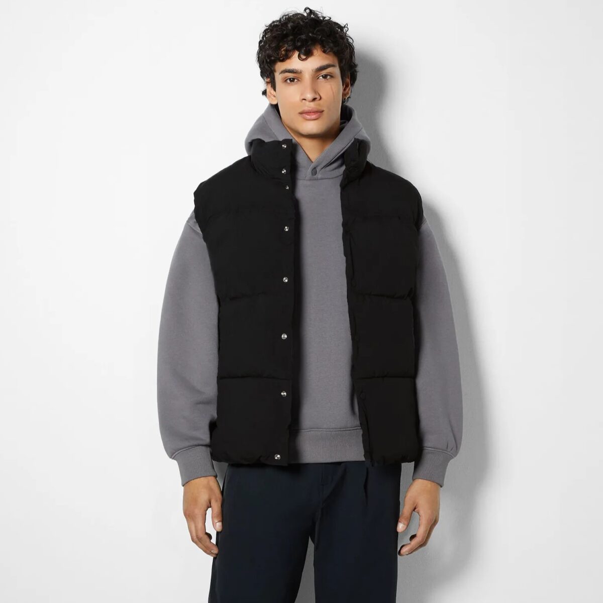 Galleria foto 'Bershka, Sconti fino al 50%: 5 Capi da Uomo in Promo assolutamente da non perdere' - foto 1