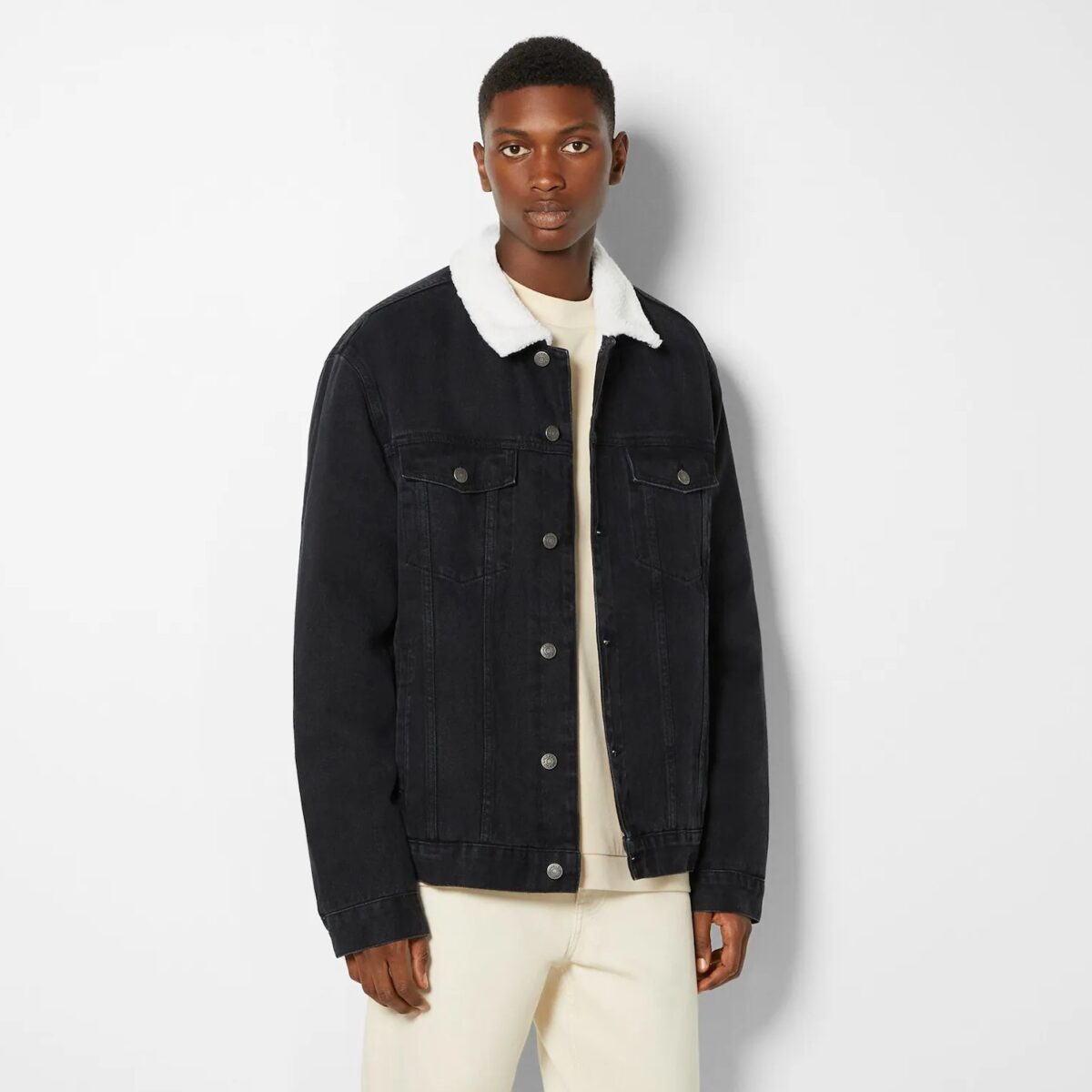 Galleria foto 'Bershka, Sconti fino al 50%: 5 Capi da Uomo in Promo assolutamente da non perdere' - foto 3