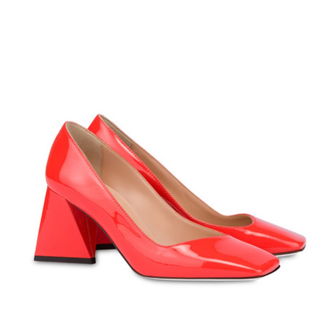 Galleria foto '13 Decolleté di tendenza per la Primavera che non puoi assolutamente lasciarti sfuggire' - foto 9