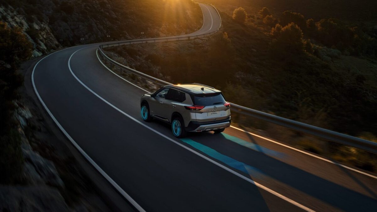 Galleria foto 'Renault Espace vs Nissan X-Trail, la Sfida dei migliori SUV a 7 posti!' - foto 2