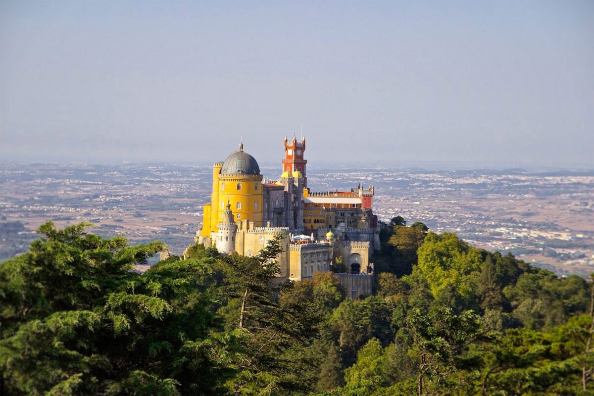 Sintra, la città delle meraviglie: castelli fiabeschi e giardini segreti a due passi da Lisbona