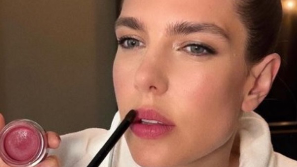 Met Gala 2023, l’omaggio a Karl Lagerfeld di Charlotte Casiraghi è super Chic!