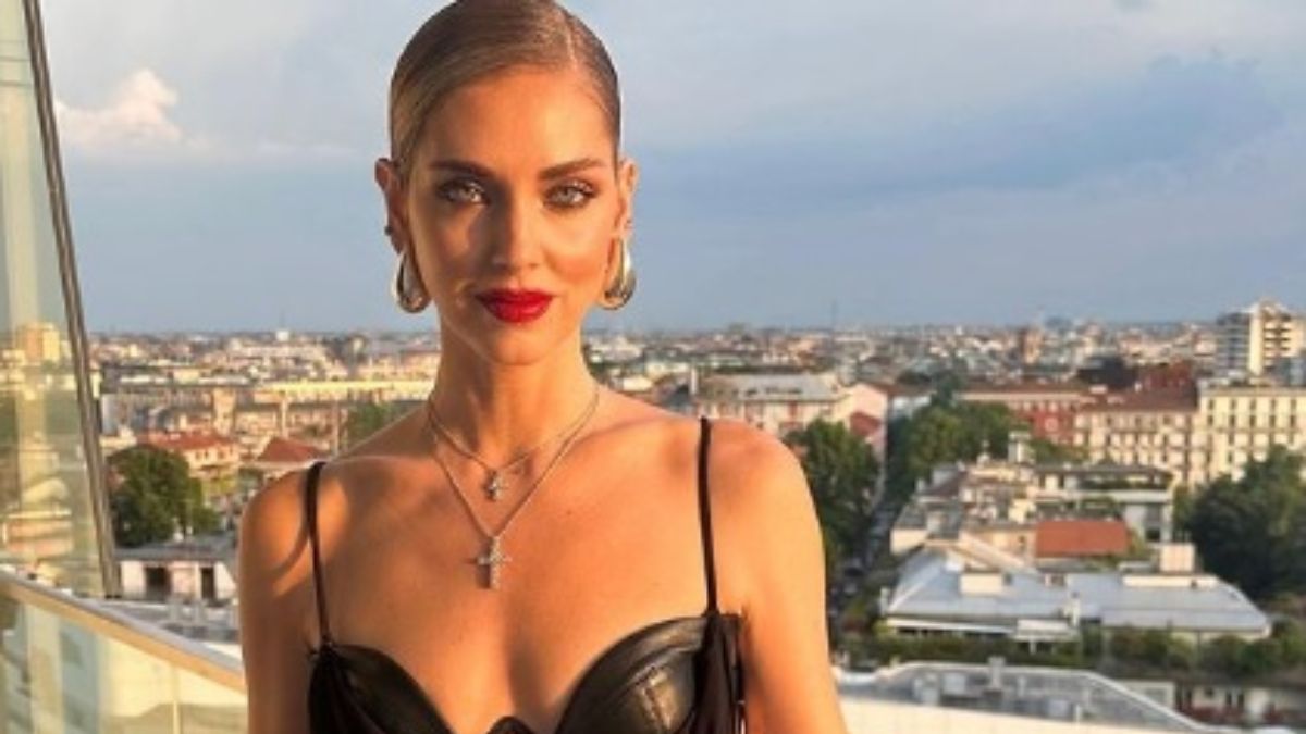 Chiara Ferragni, look estivo con i Boxer da Uomo. Ecco quanto costa l’outfit griffato…