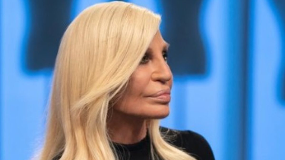 Una Stilista d’eccezione per Donatella Versace. Non immaginereste mai di chi si tratta!