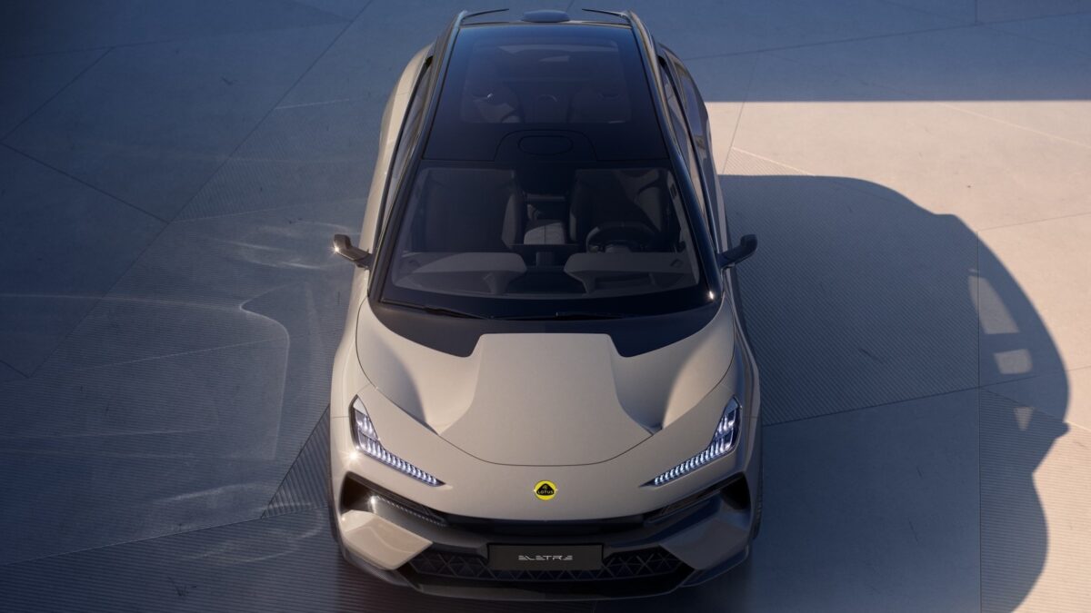 Galleria foto 'Tesla Model X vs Lotus Eletre: due innovativi SUV Elettrici a confronto!' - foto 1