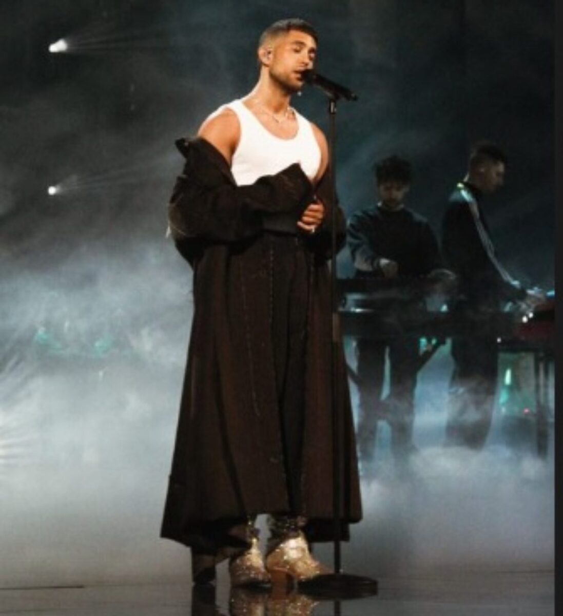 Galleria foto 'Mahmood, tocco glam per la Finale dell’Eurovision: gli Stivali oro sono pazzeschi!' - foto 1