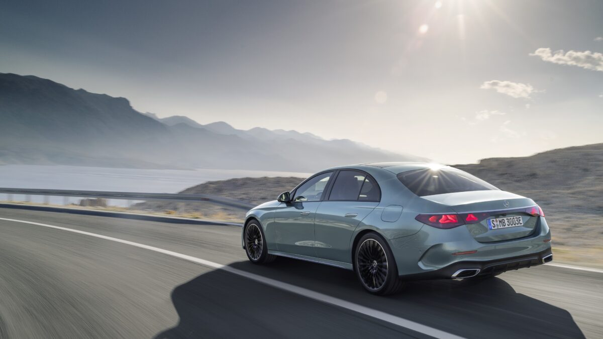 Galleria foto 'Mercedes Classe E vs BMW Serie 5, la Sfida tra le Berline di Lusso!' - foto 2