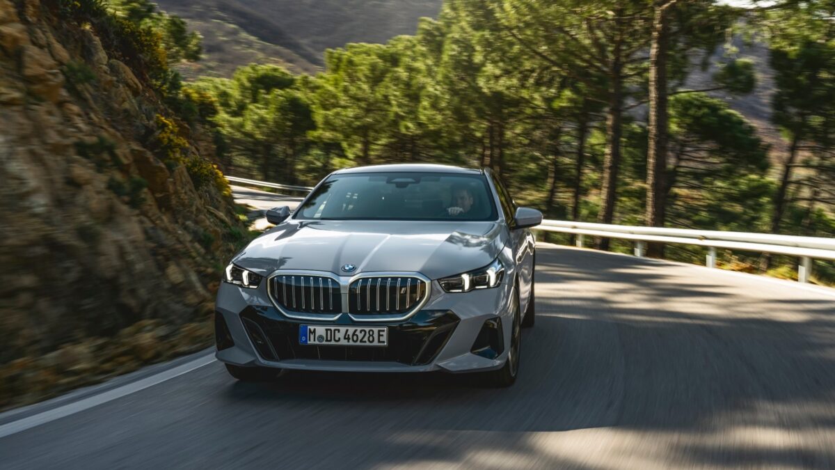 Galleria foto 'Mercedes Classe E vs BMW Serie 5, la Sfida tra le Berline di Lusso!' - foto 5