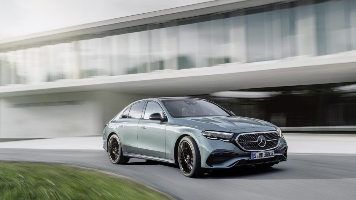 Galleria foto 'Mercedes Classe E vs BMW Serie 5, la Sfida tra le Berline di Lusso!' - foto 4