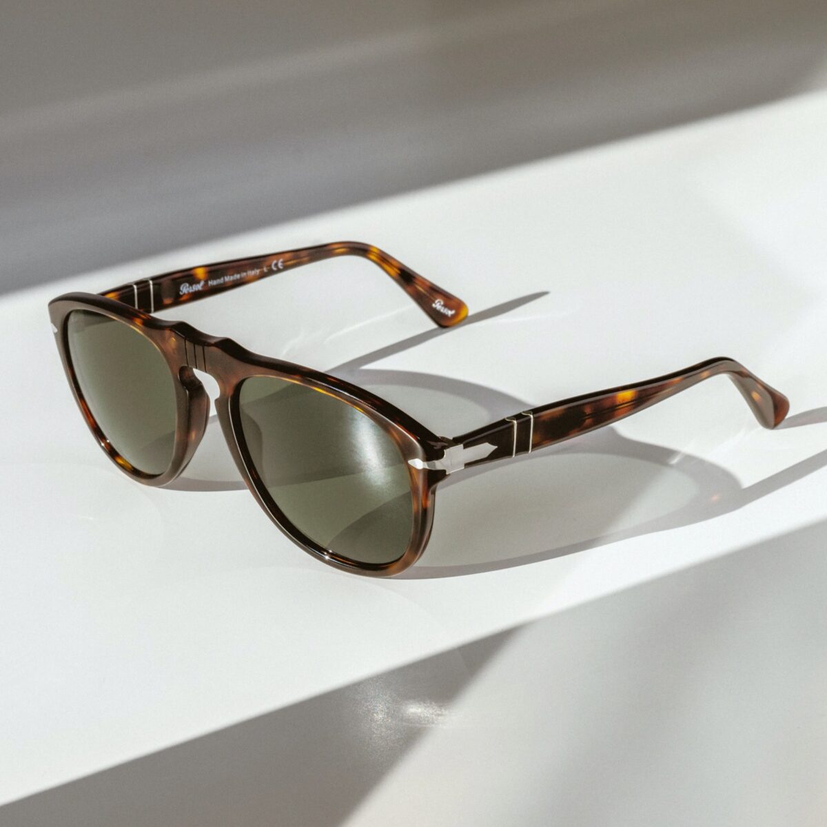 Galleria foto 'Moda Uomo, 8 Capi e Accessori must have del Guardaroba estivo' - foto 8