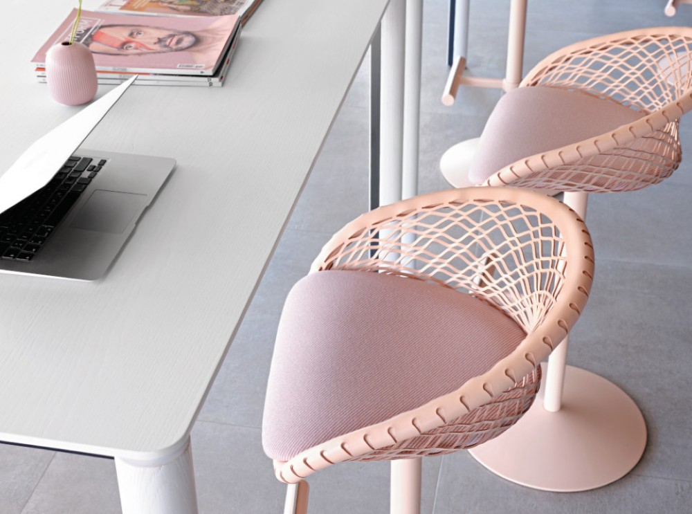 Galleria foto 'Sgabelli alti, bassi, regolabili e girevoli: i 5 più belli per la tua Cucina' - foto 7