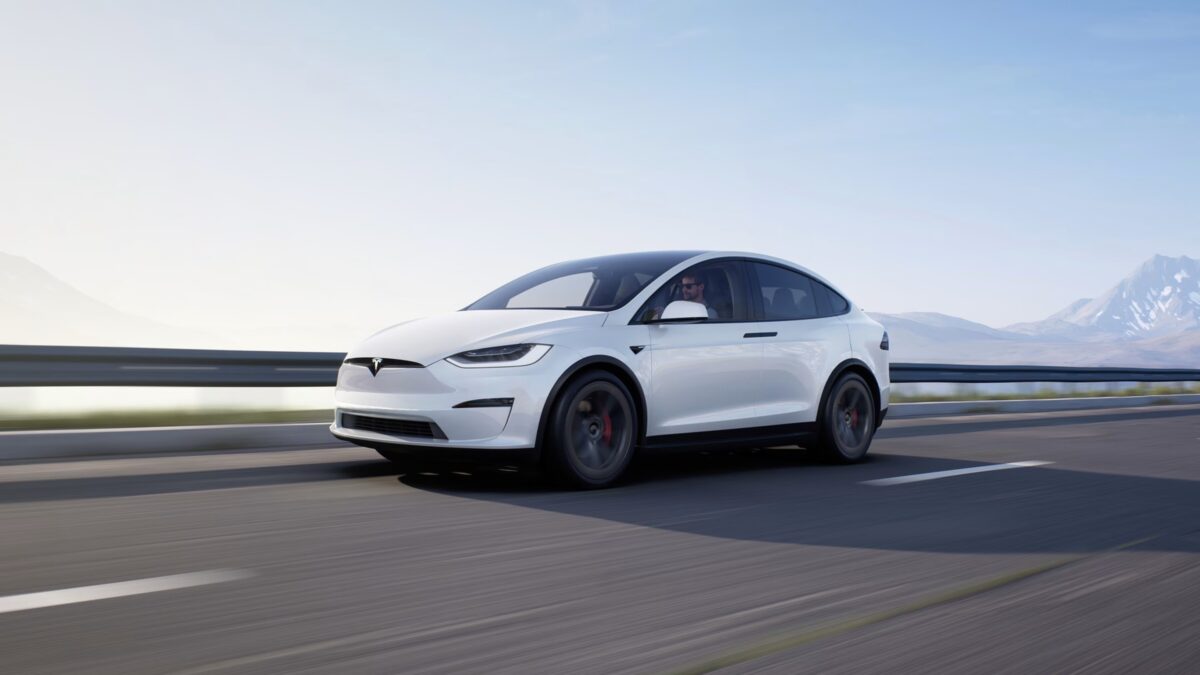 Galleria foto 'Tesla Model X vs Lotus Eletre: due innovativi SUV Elettrici a confronto!' - foto 4