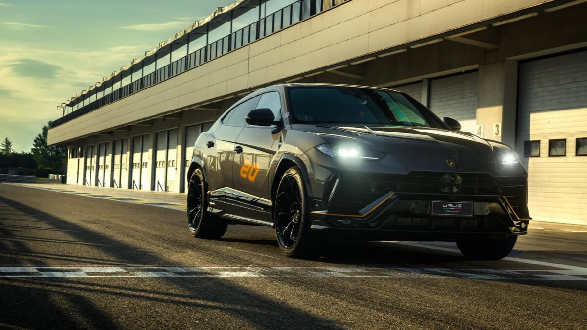 Galleria foto 'Lamborghini presenta Urus Performante Essenza SCV12, la Limited Edition del SUV più Esclusivo!' - foto 2