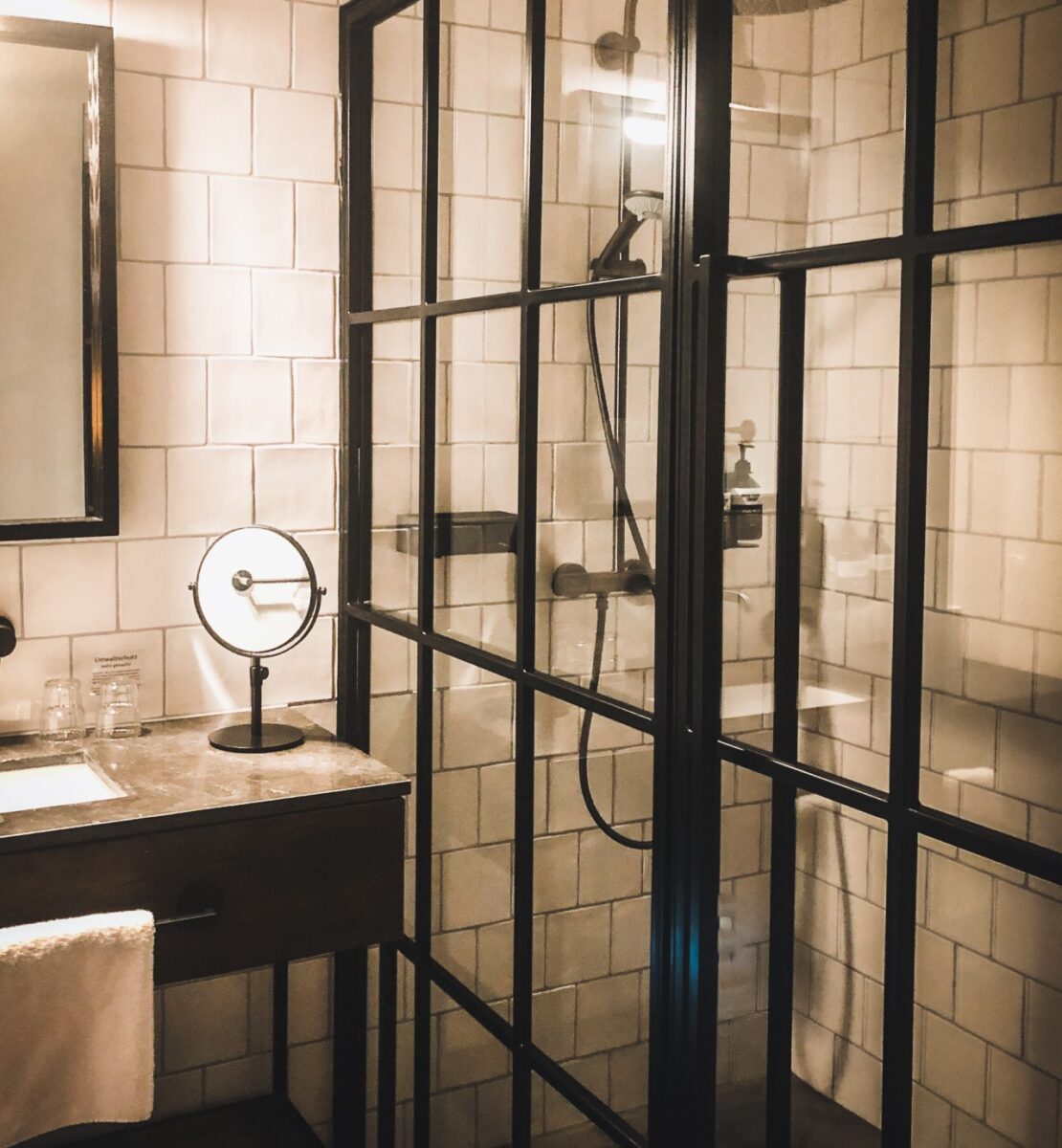 Galleria foto 'Come arredare un Bagno piccolo: 10 idee da copiare se lo spazio è limitato!' - foto 3