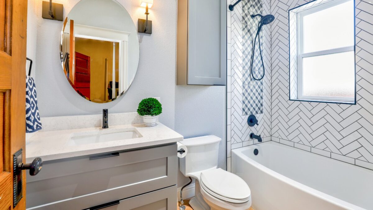 Come ristrutturare il Bagno spendendo pochissimo: 5 trucchi imperdibili!