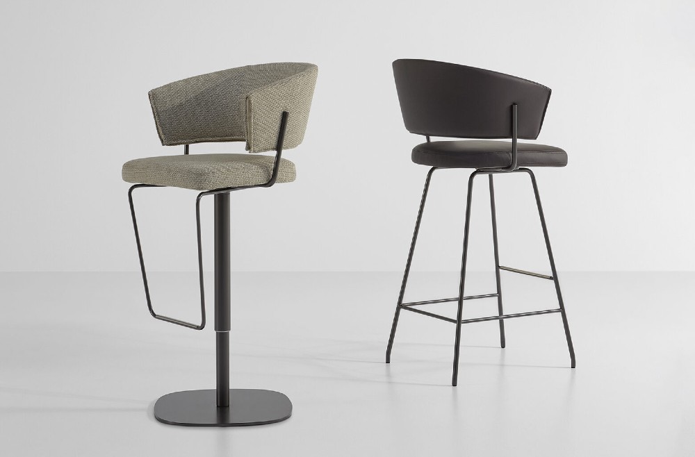 Galleria foto 'Sgabelli alti, bassi, regolabili e girevoli: i 5 più belli per la tua Cucina' - foto 2