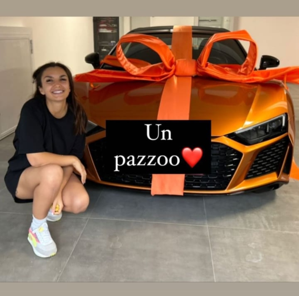 Galleria foto 'Elettra Lamborghini, il regalo di Lusso del marito Afrojack è degno del suo nome. Pazzesco!' - foto 2