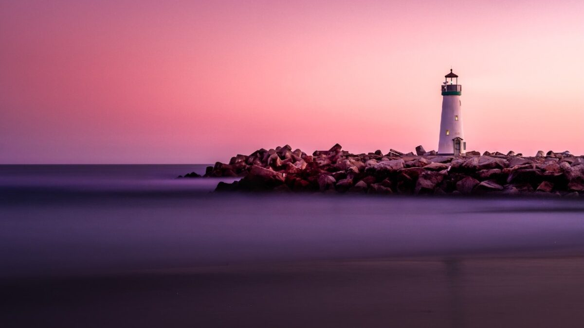 Dormire in un faro, 4 location strepitose di fronte al mare