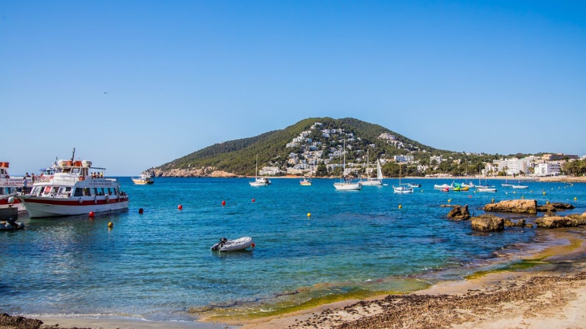 Weekend a Ibiza con gli Amici: 4 attrazioni imperdibili della Isla Blanca