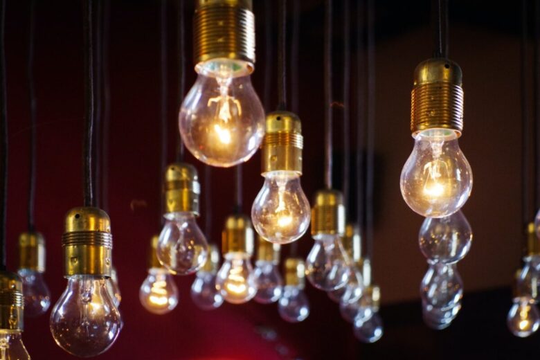 10 trucchi infallibili per risparmiare Energia in Casa. Taglia il costo della tua Bolletta! 10 trucchi infallibili per risparmiare Energia in Casa. Taglia il costo della tua Bolletta!