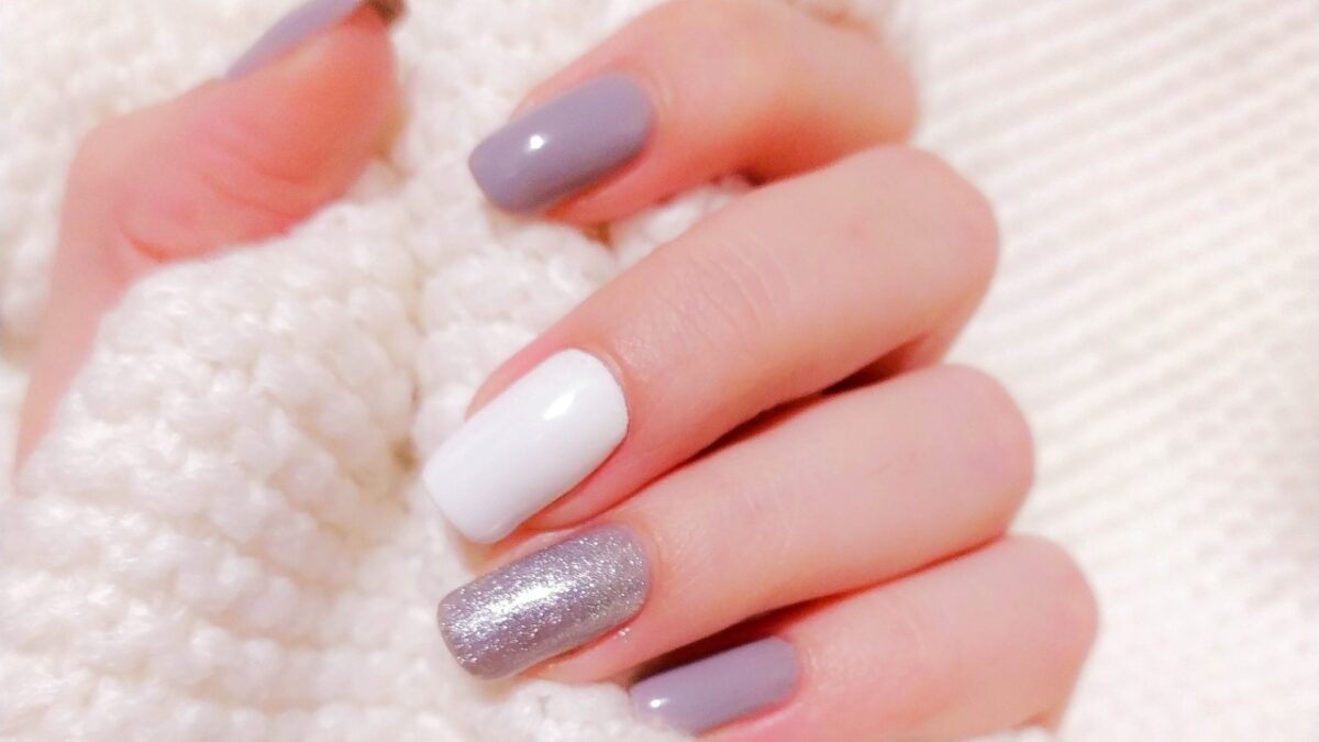 Galleria foto 'Come realizzare una Manicure con Semipermanente a Casa da Sola in 6 step' - foto 3