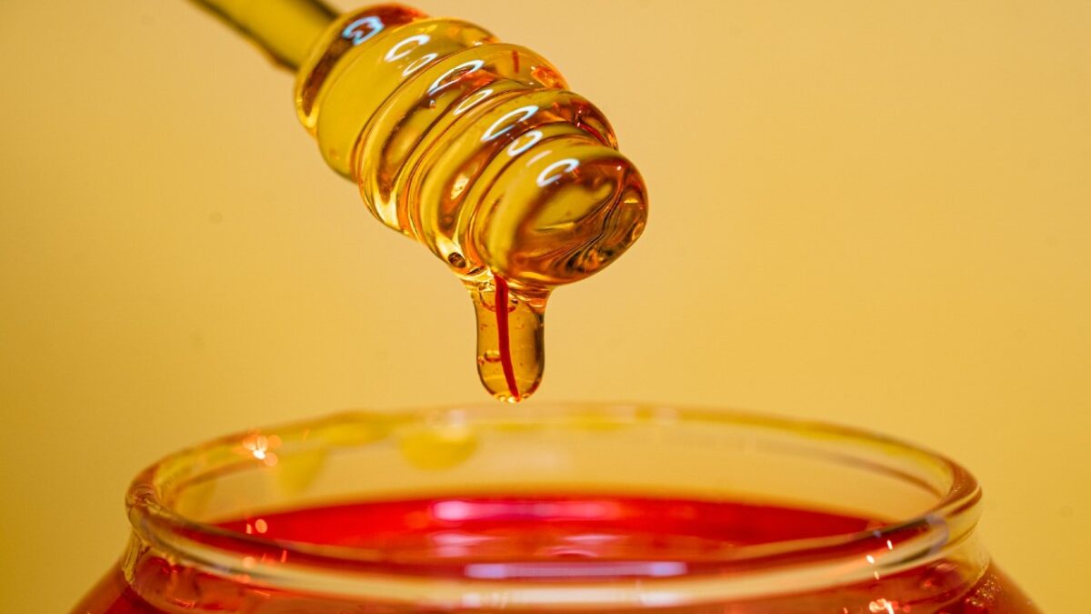 I 5 migliori trattamenti al miele e alla cera d’api per festeggiare la Giornata delle Api